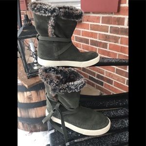 Toms Faux Fur Boots Size 7.